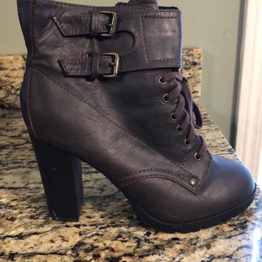 Brown boots r2